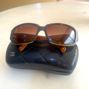 Chanel sunglasses authentic tortoise frames gold Chanel logo on sides
